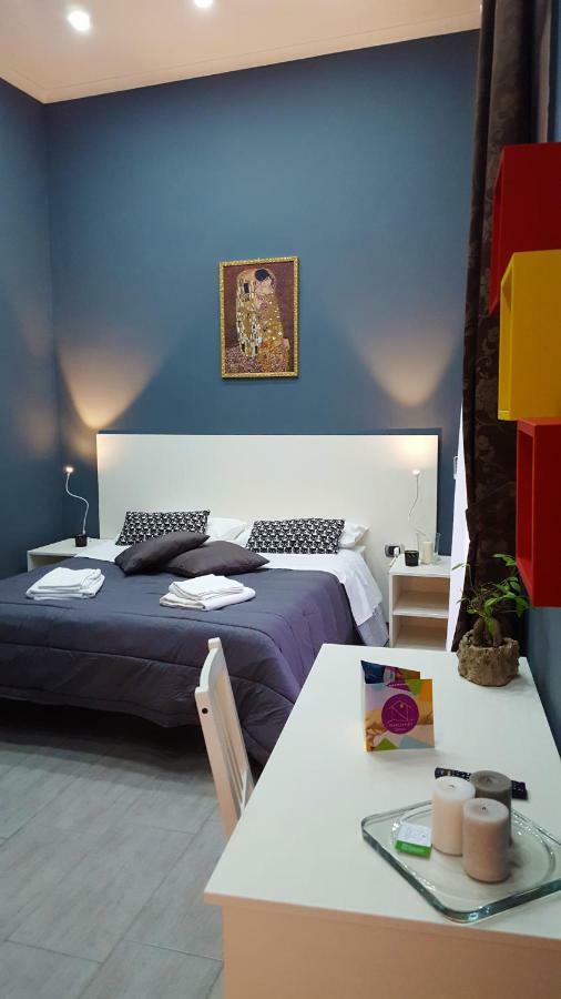 Holiday Naples Art Rooms Bagian luar foto